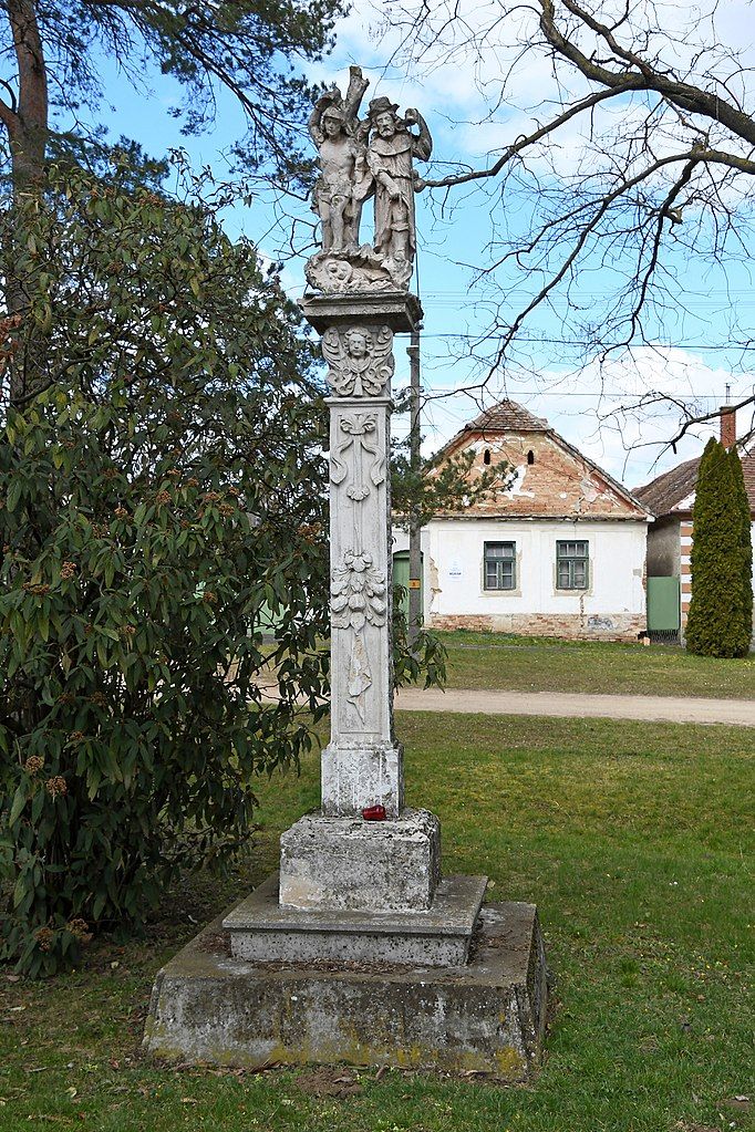 Паметник на чумата във Вашшуран, Унгария. Снимка: Pasztilla aka Attila Terbócs / Wikmedia