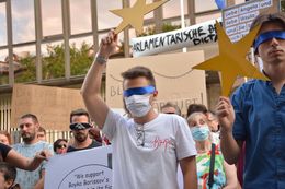 „Спрете финансирането на нашата мафия.“ Протест пред Посолството на Германия в София