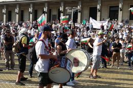 Протестът, първи епизод: Електрони