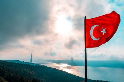 Турция, България и светът след възможния край на епохата „Ердоган“. Разговор с Емре Чалъшкан