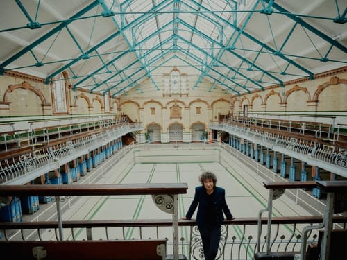 Да разкажеш света наново: Джанет Уинтърсън в разговор за властта и въображението