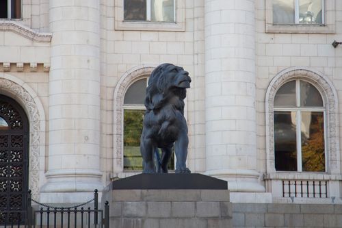 Лъвът пред Съдебната палата в София