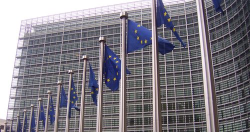 Знамена на ЕС пред сградата на Европейската комисия в Брюксел