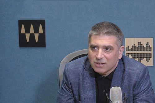 Стопкадър от интервю с Данаил Кирилов в „Седмицата с Кирил Вълчев“ по Дарик Радио