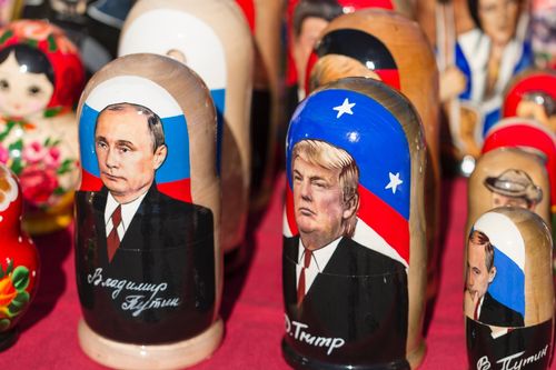 Матрьошки с ликовете на Путин и Тръмп