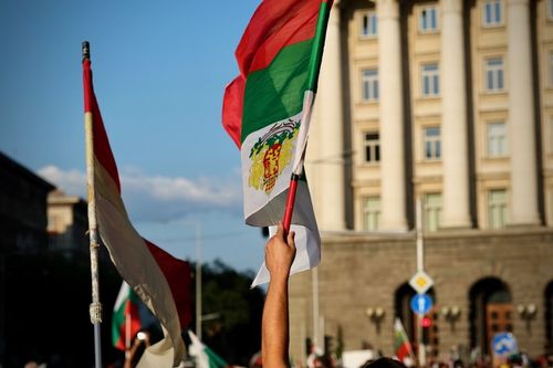 Протест, българско знаме