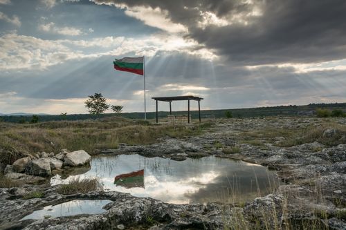 Съмва ли – или са фаровете на джипката?