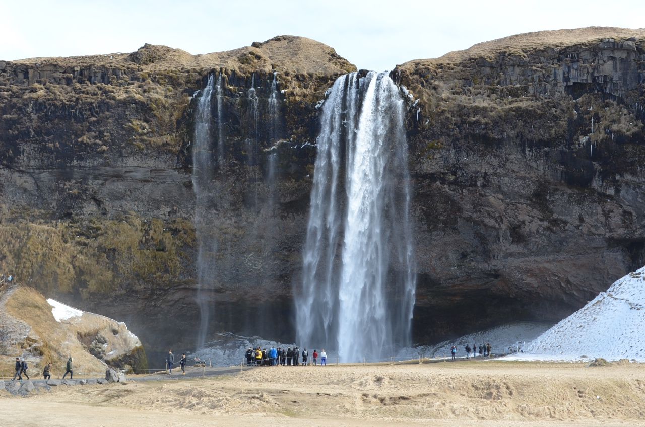 Един от най-красивите водопади в Южна Исландия – Селяландсфос.