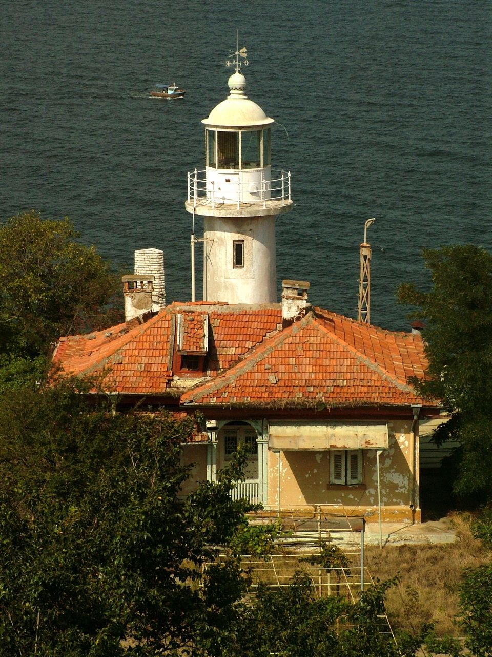 Стар фар (недействащ), нос Галата, Варна, България, август 2007 г.