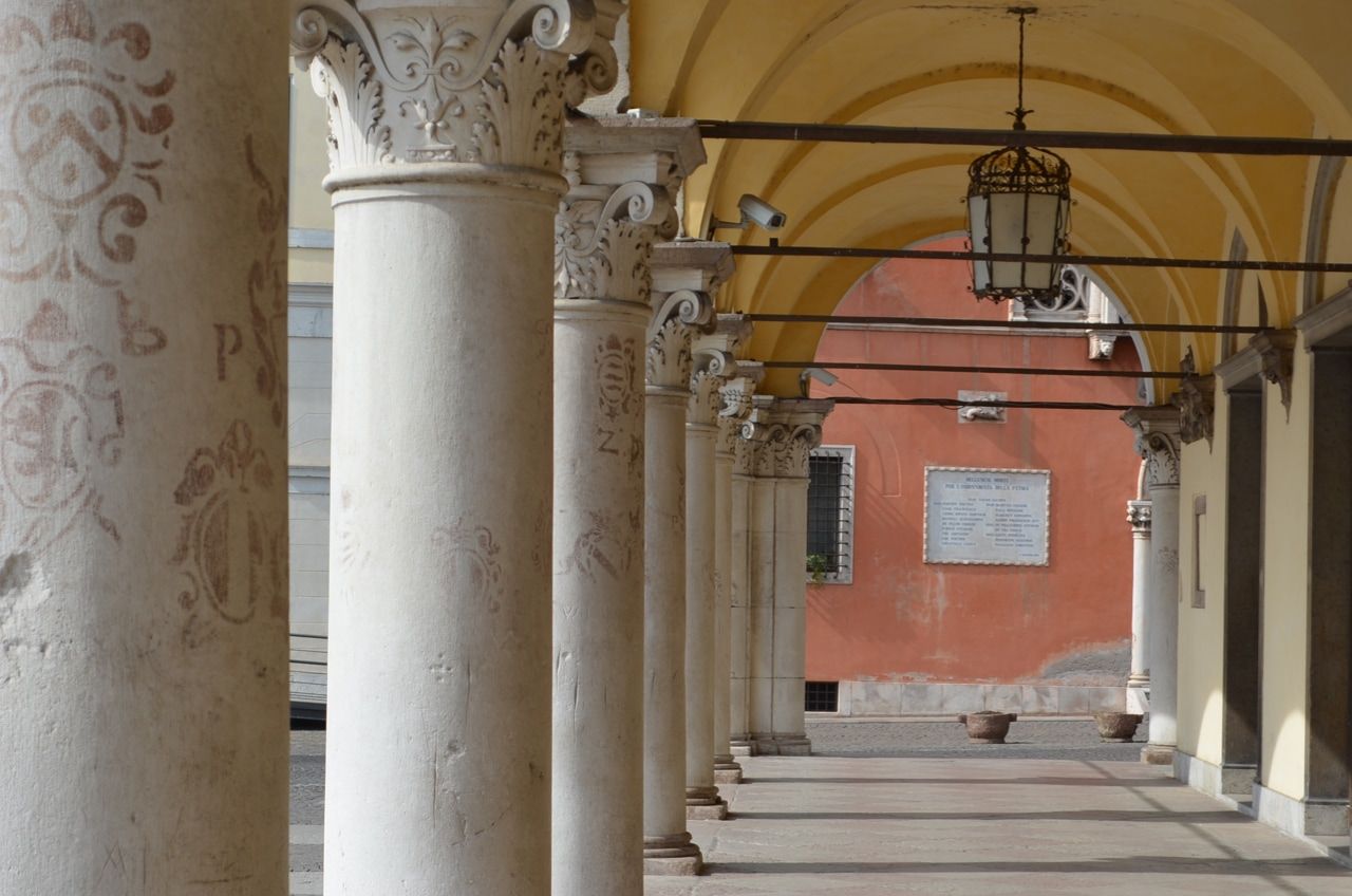 Поглед към Двореца на венецианските управници (Palazzo dei Rettori), едно от знаковите здания в центъра на Белуно