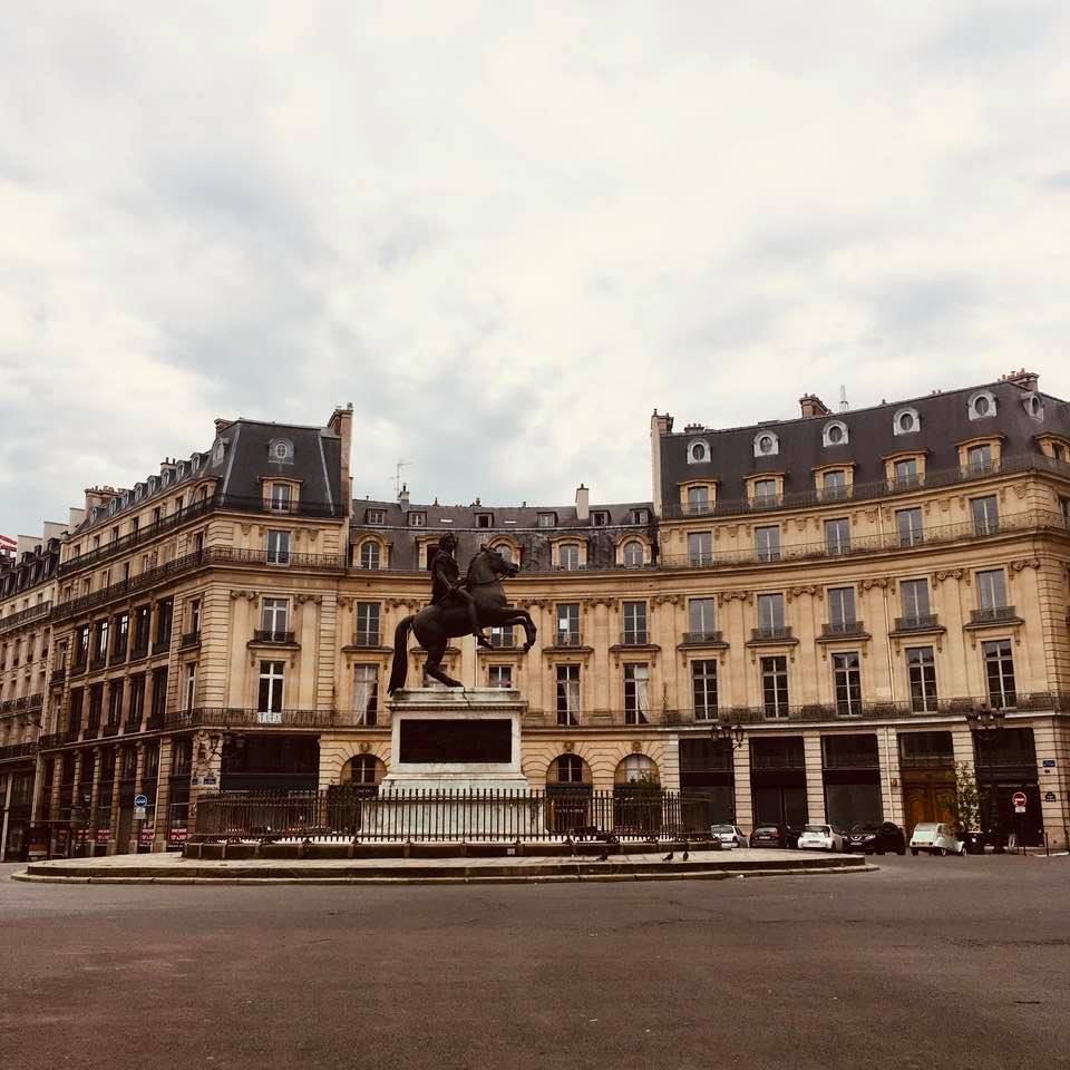 Площадът на победата в Париж по време на карантината © Катрин Олиен