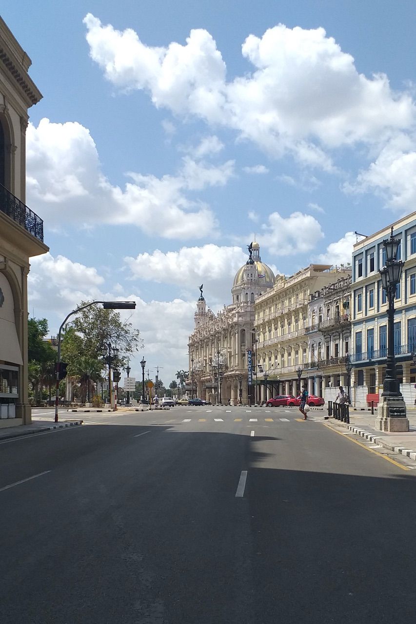 Празните улици на Хавана