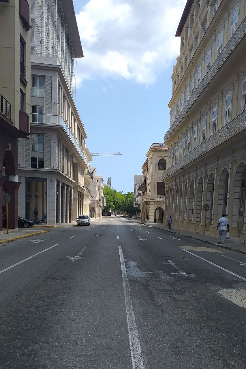 Празните улици на Хавана