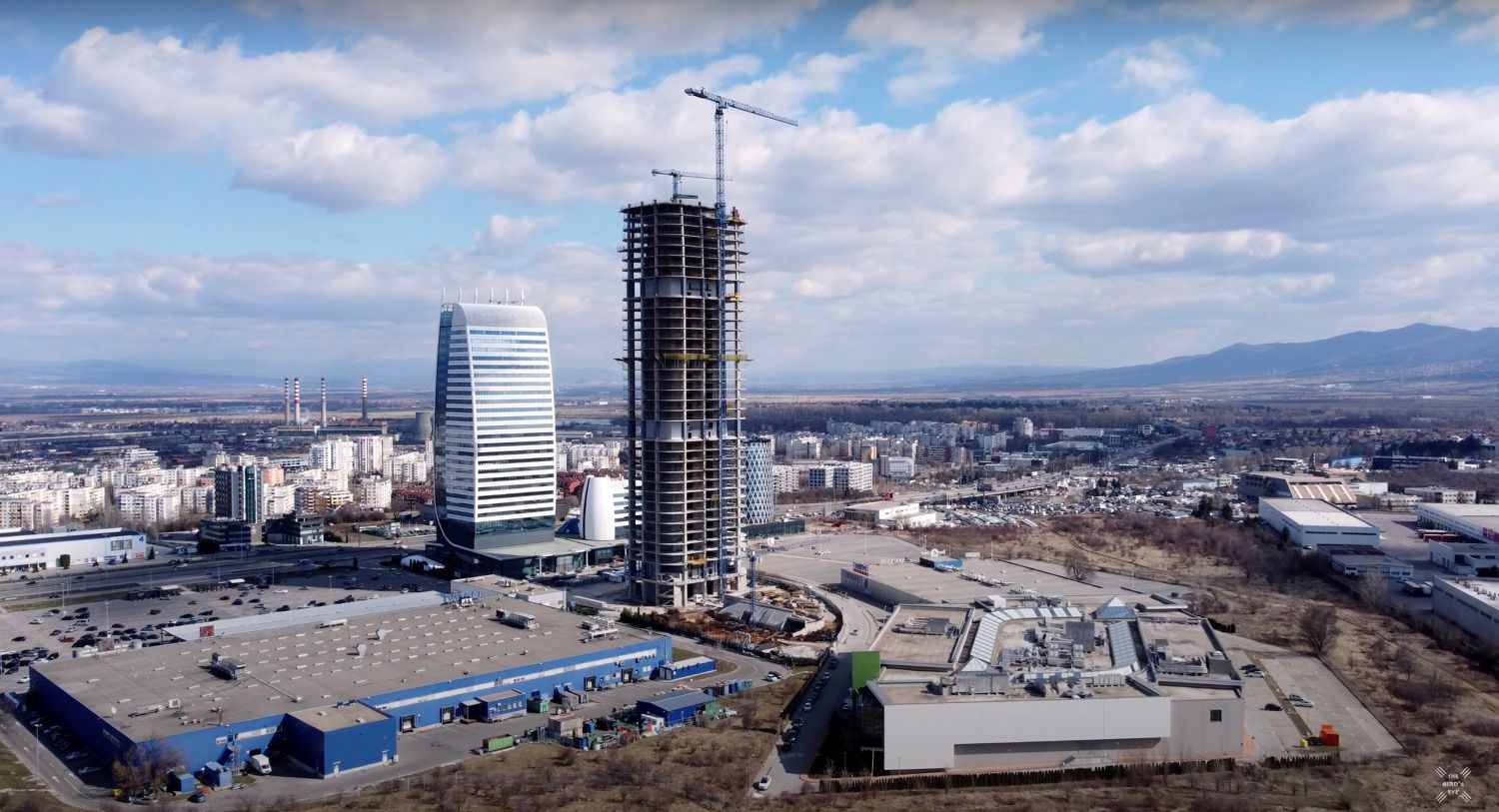 Строежът на небостъргача Sky Fort в София, заснет от дрон от The Bird's Eye на 1 март 2021 г.